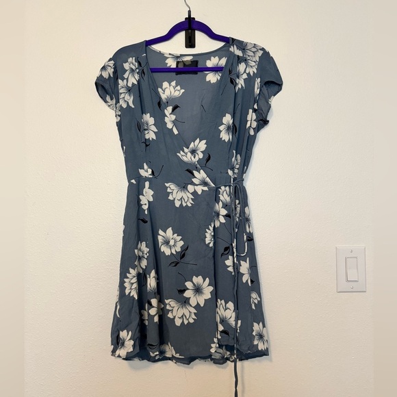 Reformation Oyster Wrap Dress Mini Frederica Blue White Floral Size Large - Picture 4 of 7